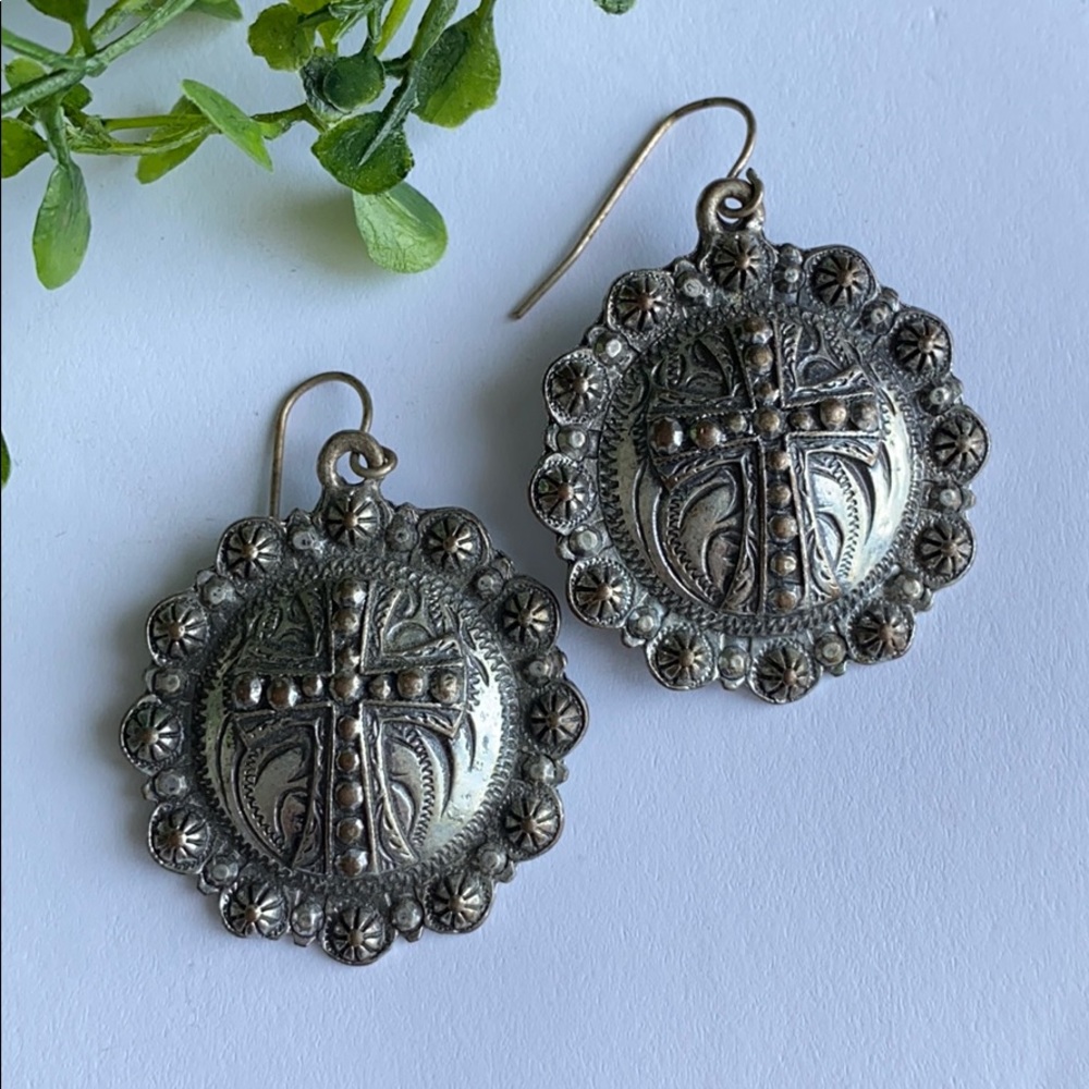 Conchology earrings